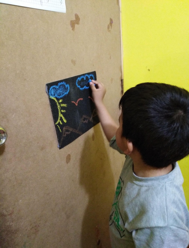 Terapia ocupacional infantil - niño con autismo