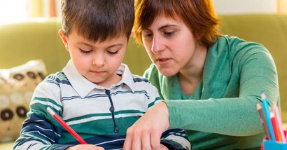 niños escribiendo
